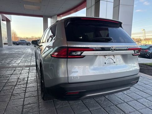 Used 2024 Toyota Grand Highlander Limited image 9