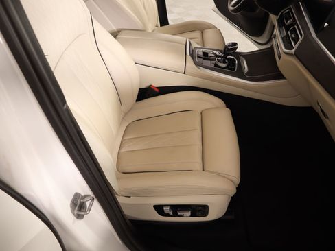 Used 2022 BMW X5 xDrive40i w/ M Sport Package image 14