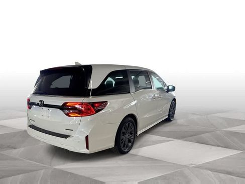 New 2026 Honda Odyssey Touring image 8