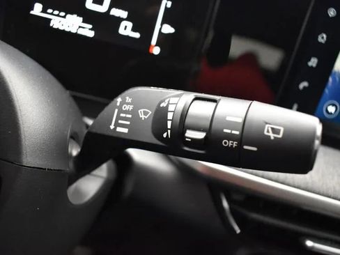 Used 2025 Nissan Kicks SV image 25