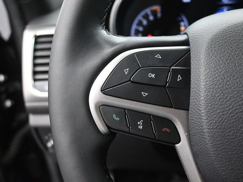 Used 2019 Jeep Grand Cherokee Altitude RWD image 30