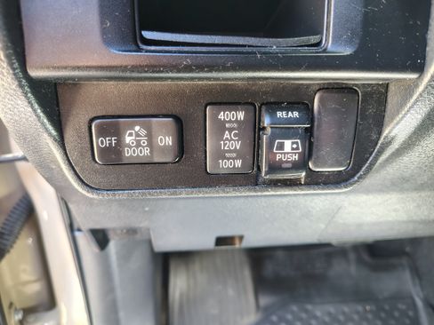Used 2017 Toyota Tacoma TRD Off-Road w/ Tow Package (A/T) AWD/4WD image 24