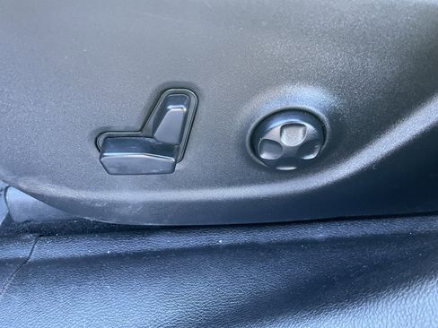 Used 2019 Jeep Cherokee Limited image 13