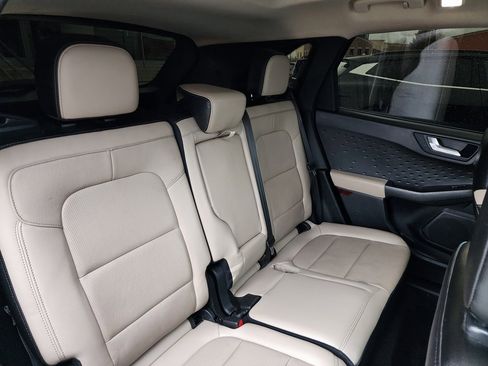 Used 2020 Ford Escape Titanium image 18