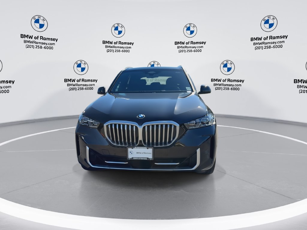 Used 2024 BMW X5 xDrive40i w/ Premium Package AWD/4WD image 3