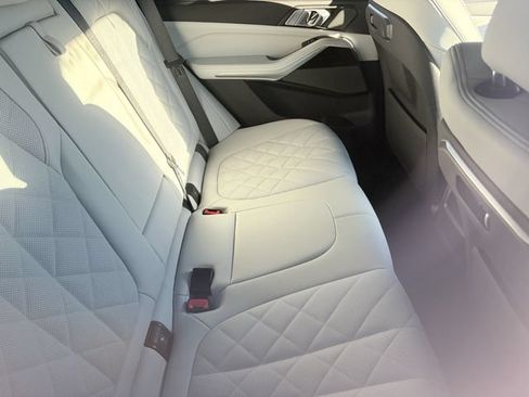 Used 2024 BMW X5 xDrive40i w/ Premium Package AWD/4WD image 6