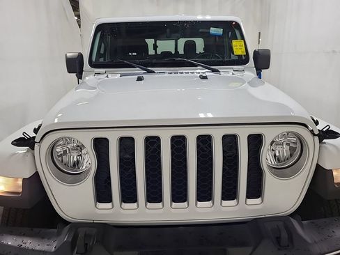 Used 2022 Jeep Gladiator Overland AWD/4WD image 2