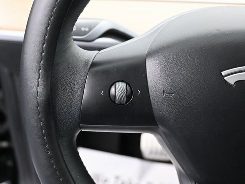 Used 2022 Tesla Model Y Performance image 18