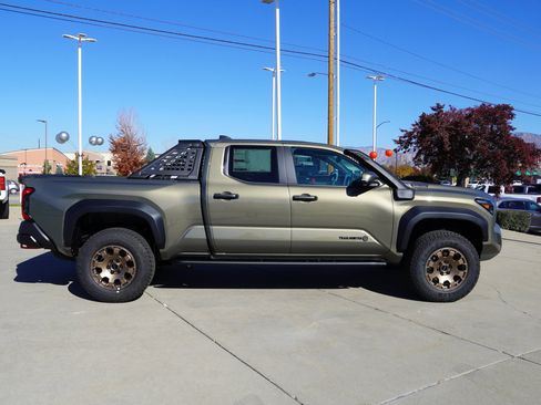 New 2025 Toyota Tacoma Trailhunter image 9