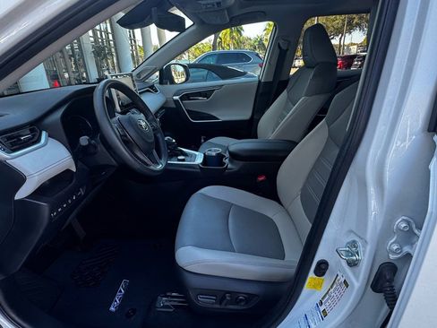Used 2022 Toyota RAV4 Limited image 14