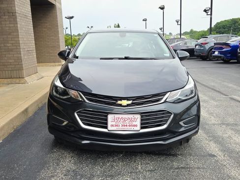 Used 2017 Chevrolet Cruze Premier FWD image 2