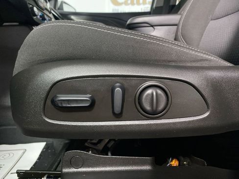 Used 2024 GMC Terrain SLE w/ Driver Convenience Package FWD image 12
