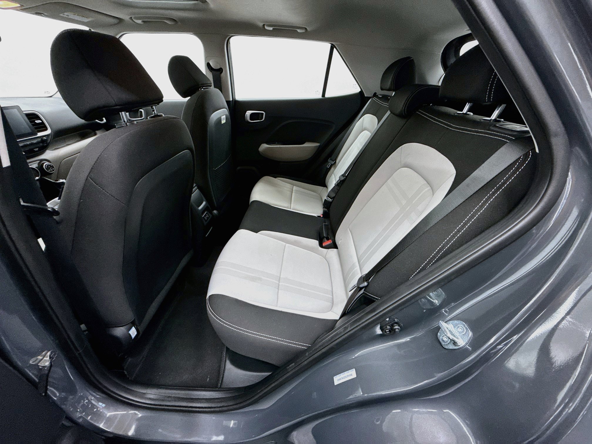 Used 2025 Hyundai Venue SEL FWD image 28