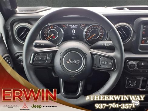 Used 2023 Jeep Gladiator Sport AWD/4WD image 24