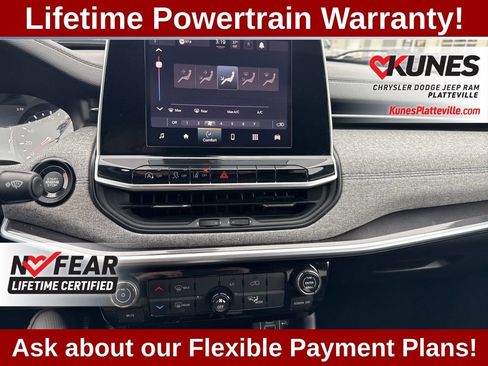 Used 2025 Jeep Compass Latitude image 17