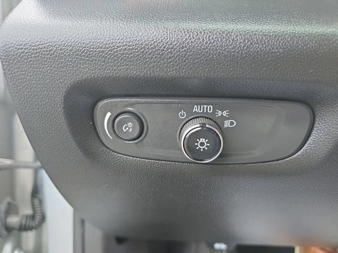 Used 2022 Chevrolet Traverse LS AWD/4WD image 27