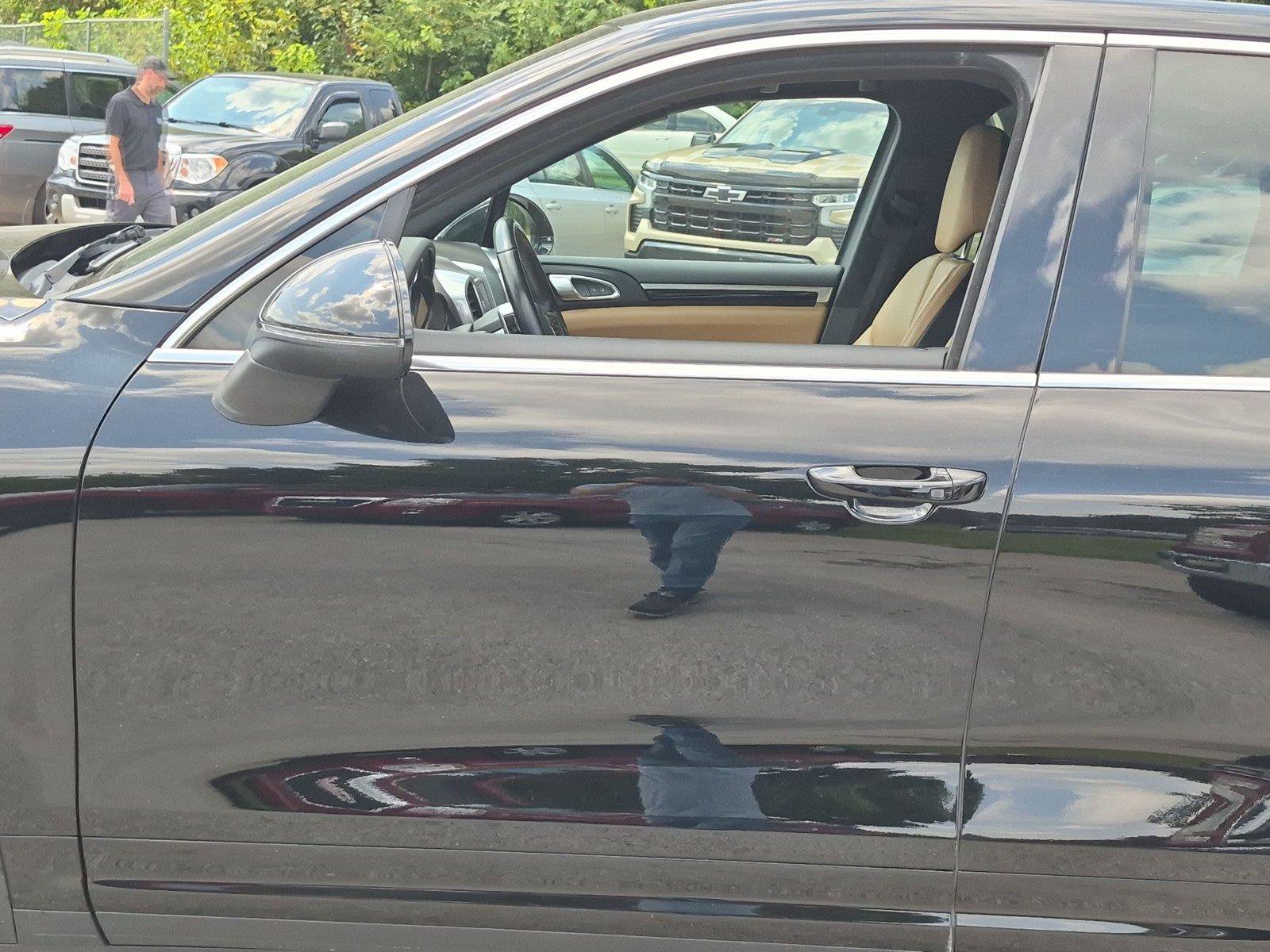 Used 2017 Porsche Cayenne S AWD/4WD image 15