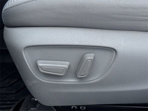 Used 2023 Toyota Highlander LE image 27