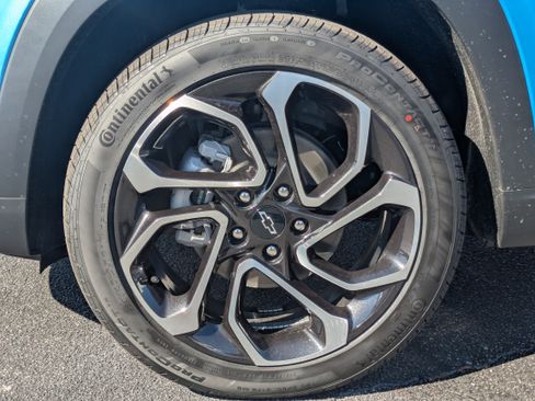 New 2025 Chevrolet Trax RS w/ Driver Confidence Package image 32