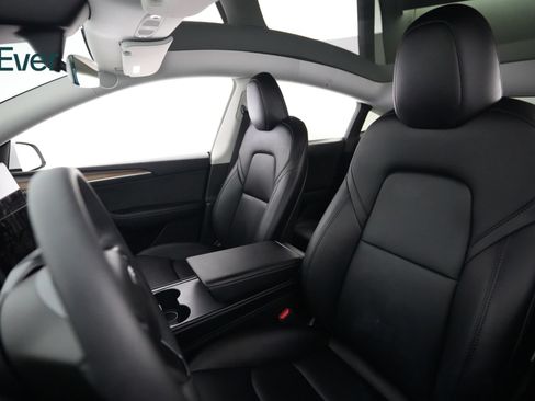 Used 2024 Tesla Model Y Long Range AWD/4WD image 4