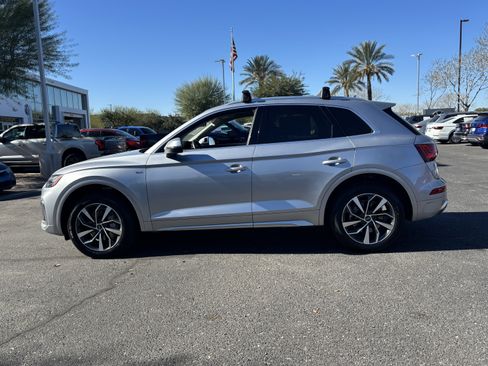 Used 2023 Audi Q5 2.0T Premium w/ Convenience Package image 2