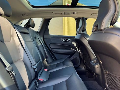 Used 2019 Volvo XC60 T6 Momentum w/ Protection Package Premier image 32