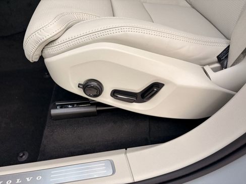New 2026 Volvo XC90 B6 Ultra w/ Protection Package AWD/4WD image 14