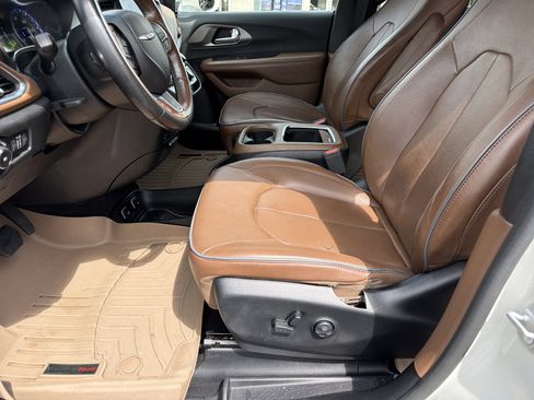 Used 2019 Chrysler Pacifica Limited FWD image 31
