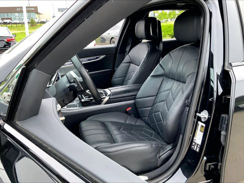 Certified 2024 BMW 760i xDrive w/ Executive Package AWD/4WD image 7