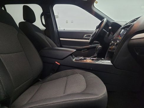 Used 2018 Ford Explorer XLT w/ Equipment Group 201A FWD image 21