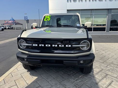 Used 2025 Ford Bronco Outer Banks AWD/4WD image 24