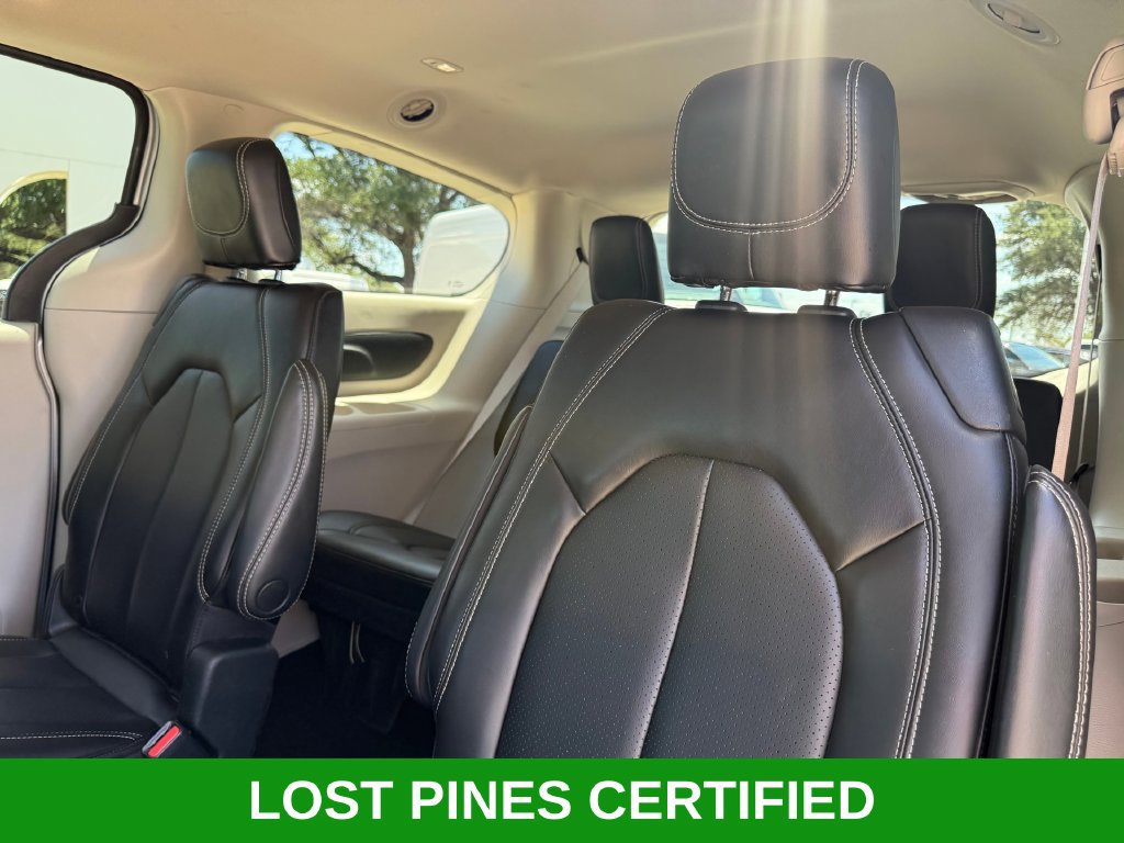 Used 2023 Chrysler Pacifica Touring-L FWD image 18