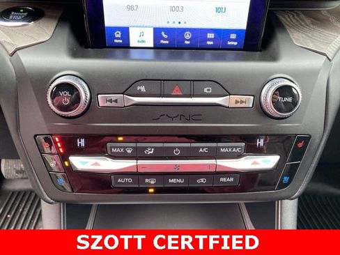 Used 2020 Ford Explorer Platinum w/ Premium Technology Package image 27