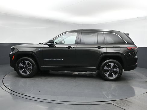 Used 2023 Jeep Grand Cherokee 4WD 4xe image 4