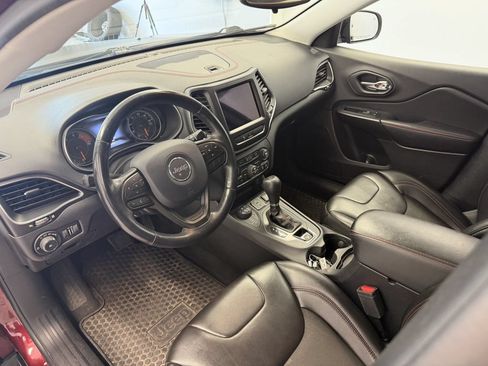 Used 2020 Jeep Cherokee Trailhawk w/ Cold Weather Group AWD/4WD image 2