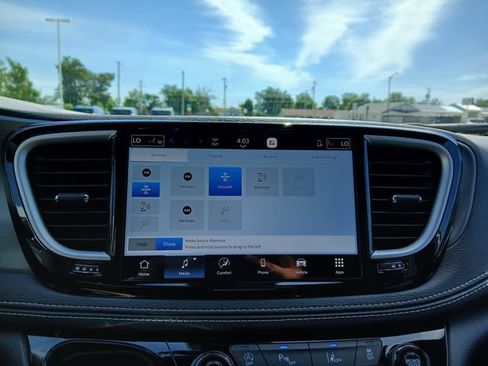 New 2027 Chrysler Pacifica Select FWD image 24