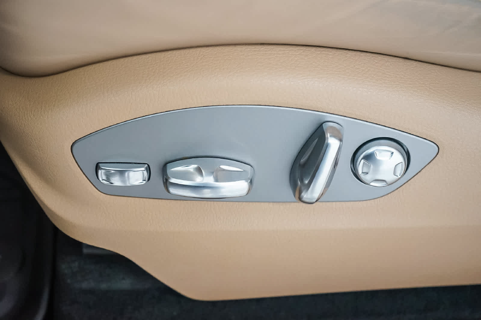 Certified 2026 Porsche Macan S AWD/4WD image 22