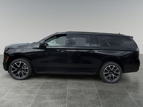 New 2026 Chevrolet Suburban RST w/ RST Capability Package AWD/4WD image 2