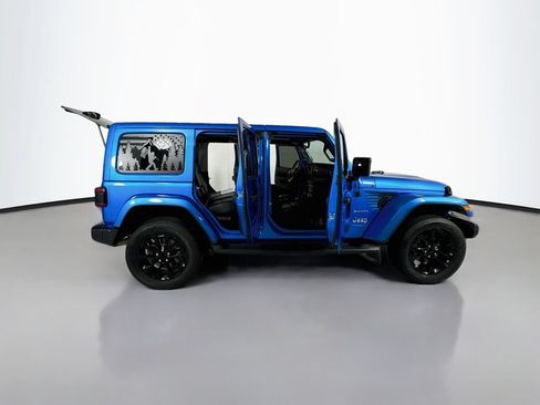 Used 2022 Jeep Wrangler Unlimited Sahara AWD/4WD image 28
