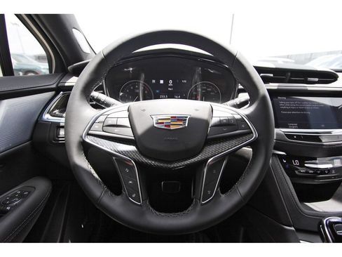 New 2026 Cadillac XT5 Sportv w/ LPO, Onyx Lite Package AWD/4WD image 13