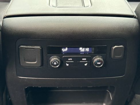 Used 2019 GMC Yukon XL SLT image 15