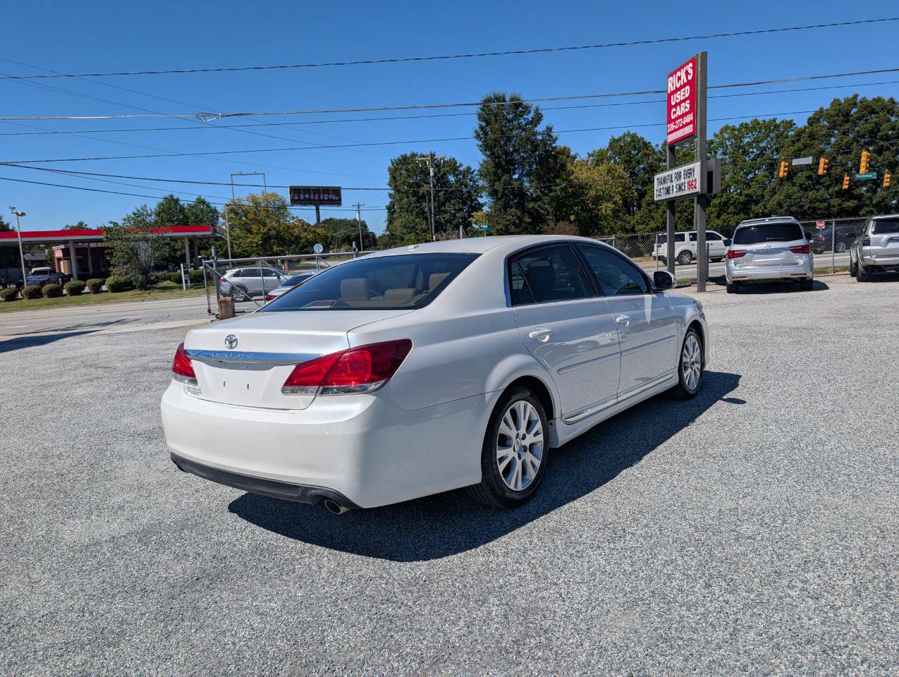 Used 2011 Toyota Avalon FWD image 7
