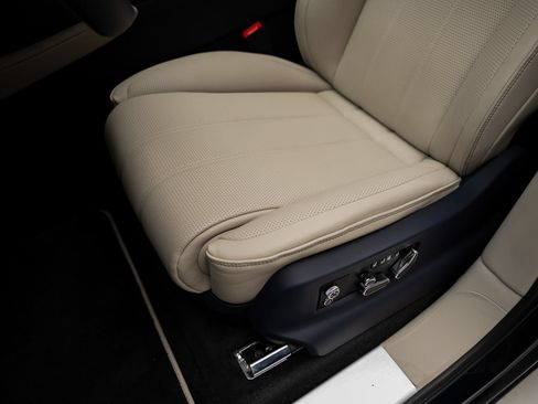 Used 2024 Bentley Bentayga AWD/4WD image 61