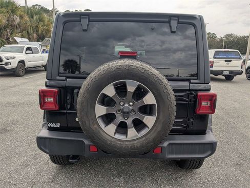 Used 2018 Jeep Wrangler Unlimited Sahara w/ Cold Weather Group image 5