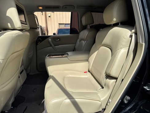 Used 2017 INFINITI QX80 4WD w/ Driver Assistance Package image 6