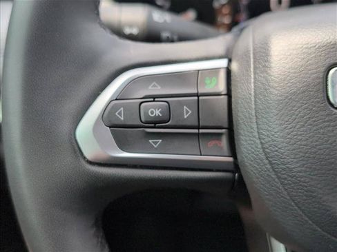 Used 2025 Jeep Compass Latitude AWD/4WD image 14