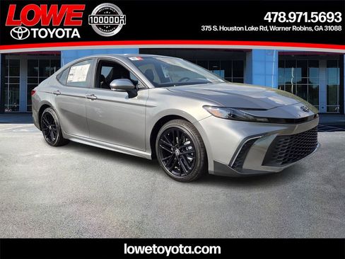 New 2026 Toyota Camry SE FWD image 1