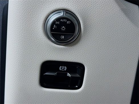 New 2026 Mercedes-Benz GLC 300 4MATIC image 11