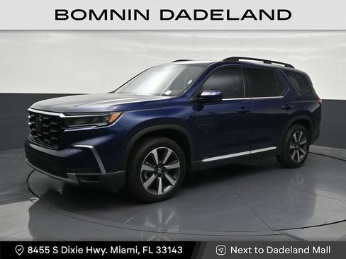 Used 2025 Honda Pilot Touring image 1