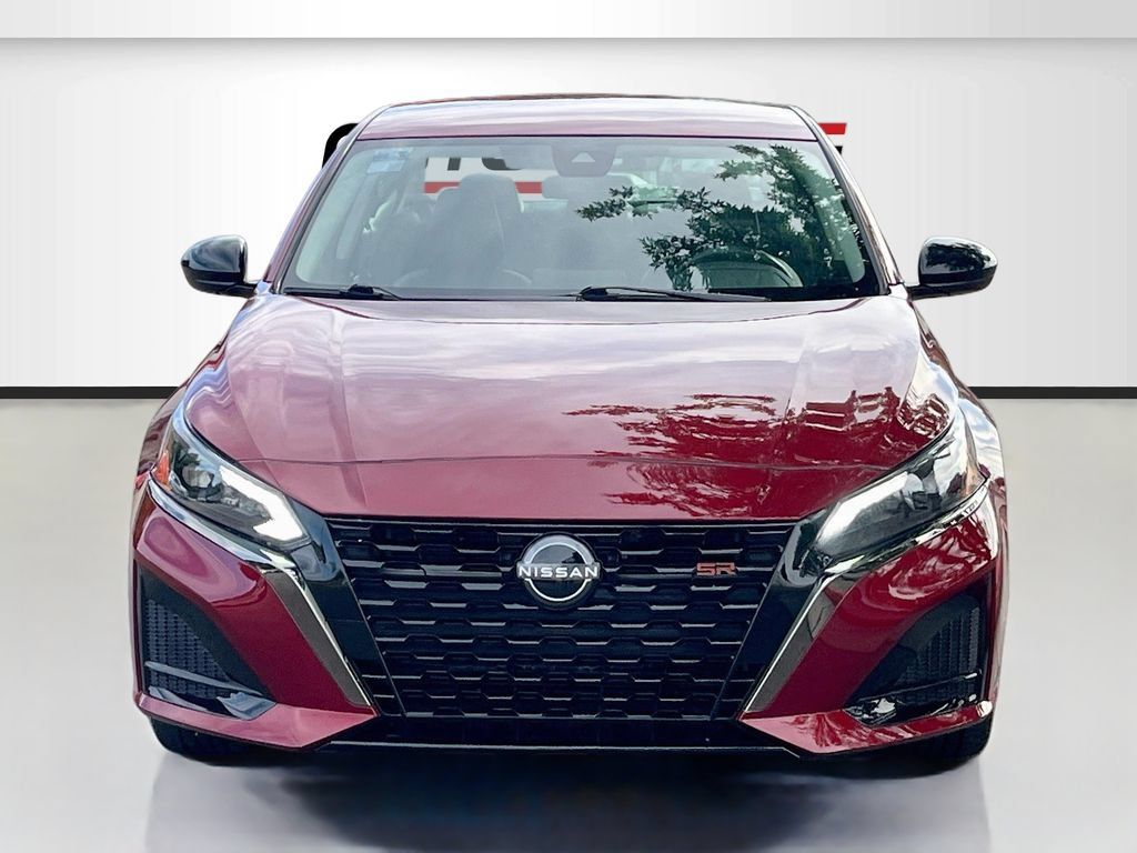 Used 2023 Nissan Altima 2.5 SR AWD/4WD image 2